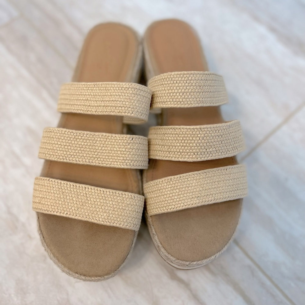 Short tan size 6 wedges